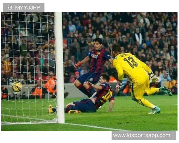 苏牙错失倒钩机会梅西越位挑射球队何时能进球