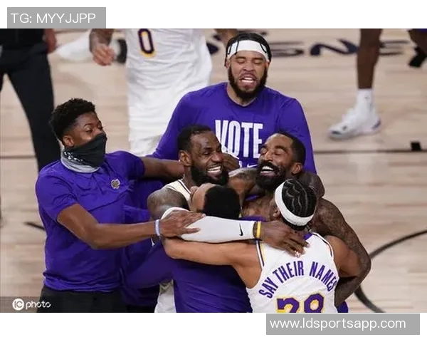 湖人队五年前今日庆祝夺得队史第17冠的辉煌时刻回顾